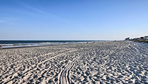 Eclectic Condo with Balcony 1 Block to Beach! - Foto 3