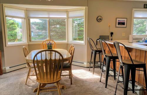 F3 Fairway Village Condo with great mountain views, 8 minute walk from Omni Mount Washington Hotel! - Foto 5