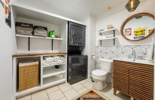 Charming City Home with Patio Fire Pit & Record Player-Family Friendly - Foto 26