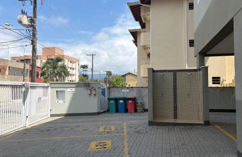 Apto Completo- 2quartos-Piscina Sauna-ar-condicionado Wi-Fi varanda gourmet-Sala de Jogos-Praia do Itagua - - Foto 35