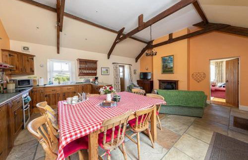 Swallows’ Barn - Photo 13