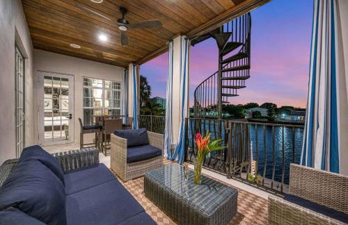 The Modern Castle Canal View Access Rooftop Living Greenhouse VlLLAS - Foto 34