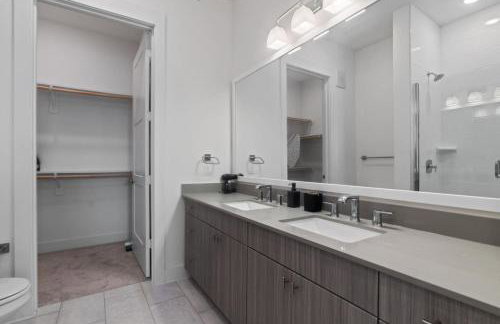 Luxurious New Unit 1Bd1Ba Pool Golf Sim - Foto 9