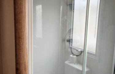 Flamingo Land Cedar Wood 118 - Photo 10