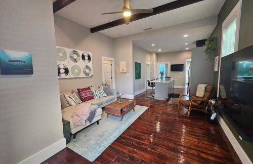 Prime location very close to downtown! - Photo 23