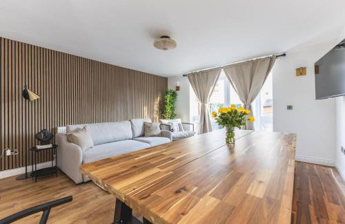 Arte Stays Serviced Houses Stratford - 3 Bedrooms 2 Bathrooms Houses London, Stratford, Maryland, Free Parking, Garden, Weekly or Monthly Stays - up to 8 guests - Foto 3