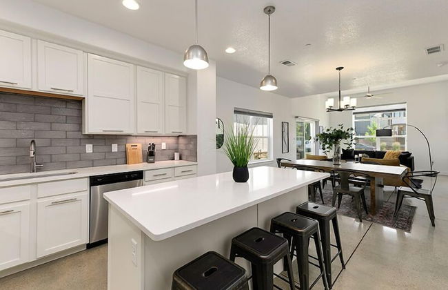 Gorgeous Townhome Steps From the Brewery District! - Foto 8