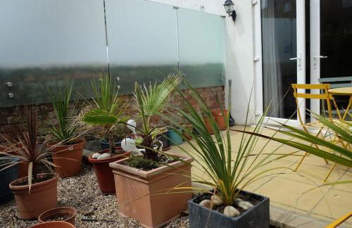 Spacious two bedroom, two bathroom Beach Nest with garden - Foto 32