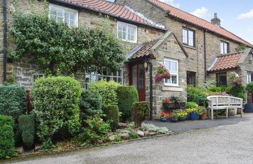 Rose Cottage 2 - Photo 2