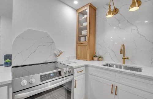 Renovated Ski In Out Condo King Bed Patio Grill - Foto 8