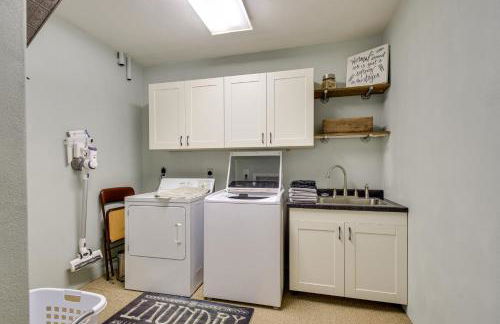 Large Home with Game Room, 4 Mi to Mississippi River - Foto 24