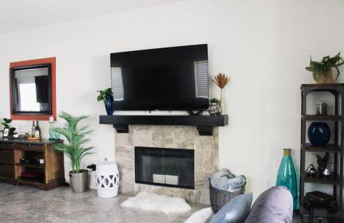 Entire Bungalow w/ Private Pool Near Palm Springs! - Foto 32