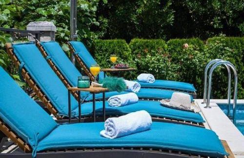 Beautiful Villa surrounded by Greenery with Swimming Pool - Photo 10