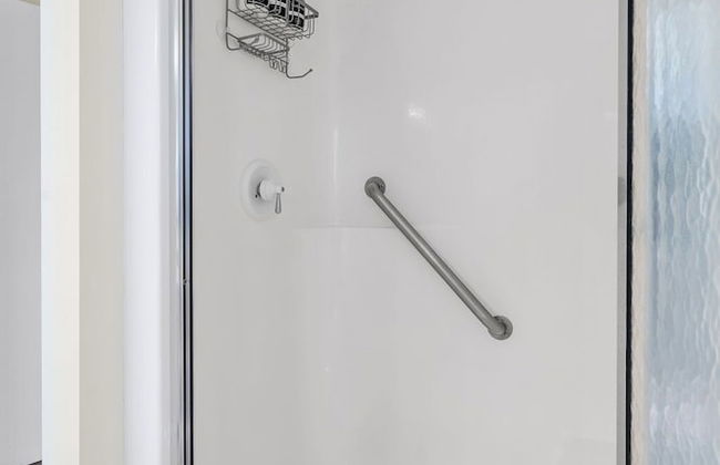 The Giraffe House - Photo 30