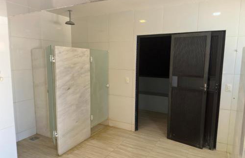 Flat Guarajuba - 3 quartos 2 andar à Beira Mar - pé areia - governança com arrumadeira e Wi Fi inclusos - Foto 42