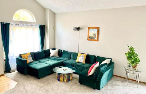 Artsy Home close to USAFA with Fireplace and Patio - Foto 2