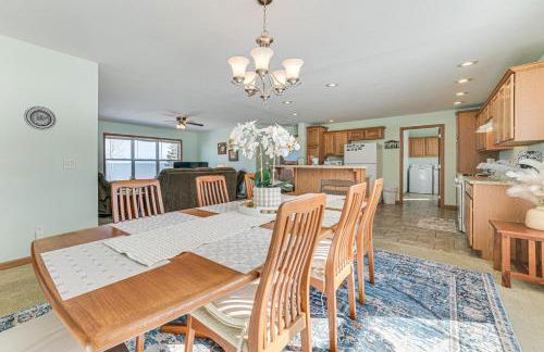 Lakefront Home with Yard and Views in Cheboygan! - Foto 6