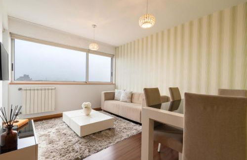 Modern Flat with Balcony & Garage by HostWise - Foto 10