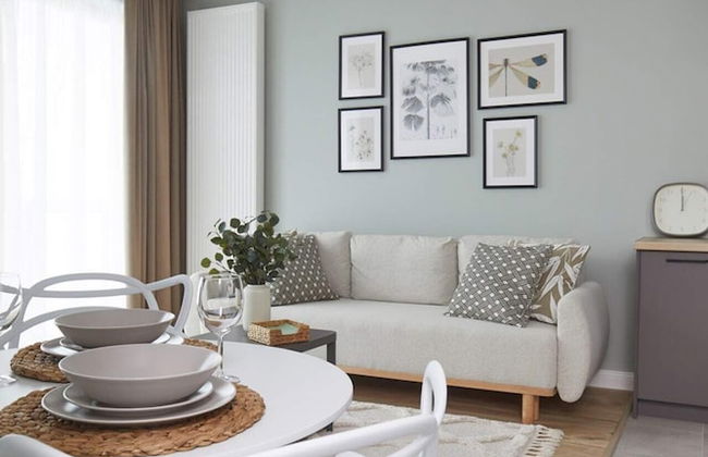 Metro Imielin 8th Floor Apartment - Photo 8