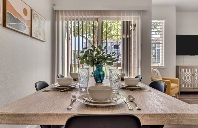 1st Fl King Beds Pool Garage - Near AFB - Foto 10