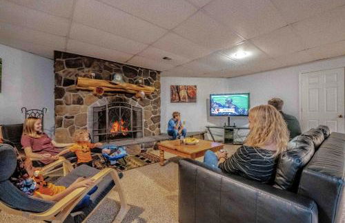 Overlook at Sleepy Creek -- Sleepy Creek Frontage, Secluded, Grill, Fire Pit, Deck, Family Friendly, Game Room, Fishing, Hammock, View, Fireplace - Foto 29