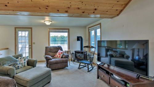 Lakefront Home with Seasonal Dock - 2 Mi to Skiing! - Foto 4