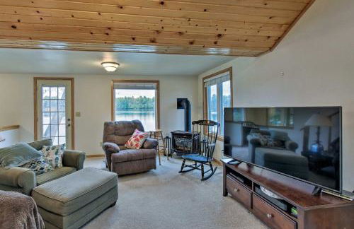 Lakefront Home with Seasonal Dock - 2 Mi to Skiing! - Foto 4