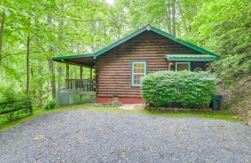 Serene Maggie Valley Retreat with Deck and Hot Tub! - Foto 25