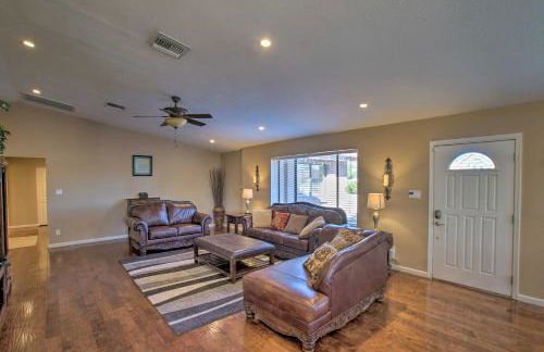 Group Getaway with Pool and Putting Green in Glendale - Foto 6