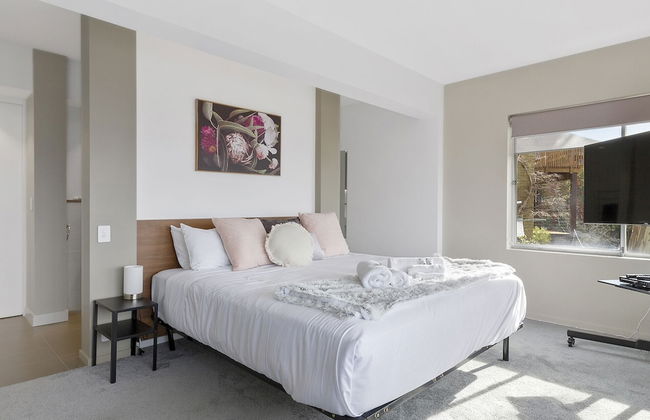 Spectacular Views - 2 Bedroom House - Photo 9