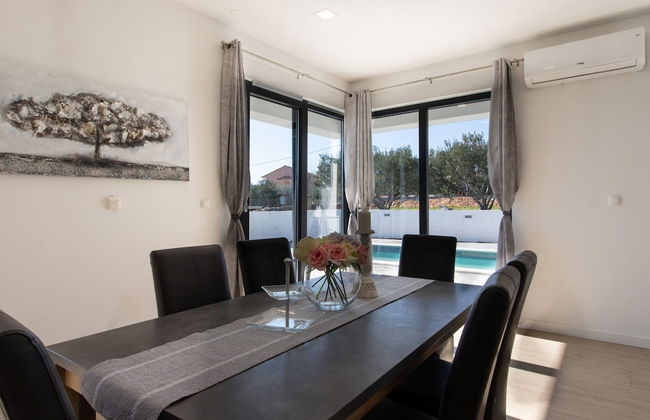 Dazzling Kaštel Novi Villa With Private Pool and Scenic Sea Views - Foto 26