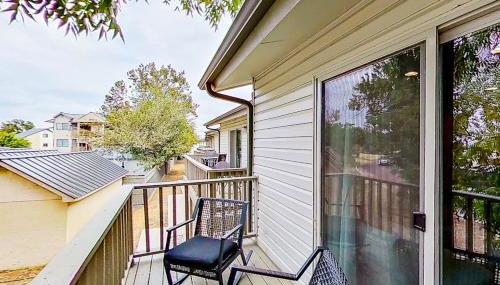 Contemporary, Dog-Friendly Townhouse with Balcony, Pool & Day Docks - Foto 5
