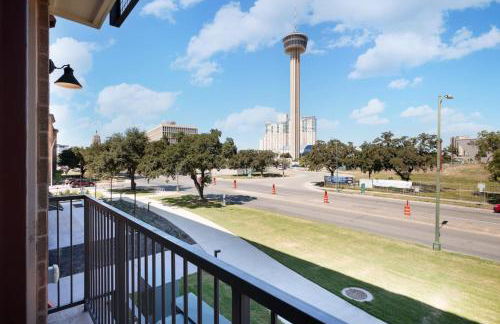 Modern 2BR Retreat- Prkng,Near Rvrwlk & Conv Ctr - Foto 55