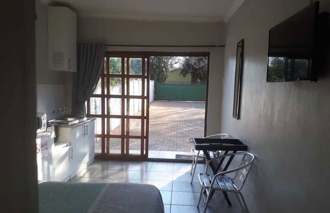 8 Soenie Avenue Self Catering - Foto 24