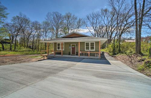 Modern Retreat with Deck Walk to White River! - Foto 28