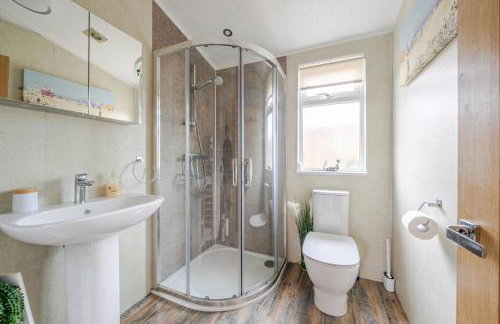 2 Bed Cabin - Sleeps 4 - Pets - 5 min to Beach - Foto 17