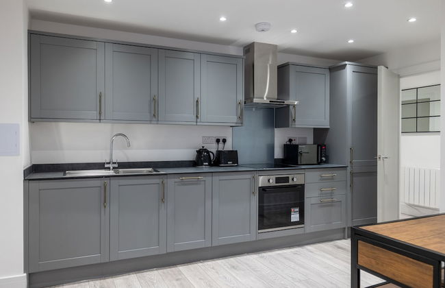 Remarkable 2-bed Apartment in Camberley - Foto 16