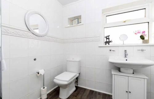 DiscountsContractorsWIFIFree ParkingSmart TV - Photo 14