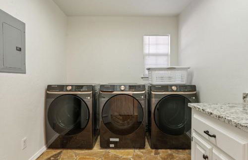 Spacious Lakefront View With Hot Tub and Pool NH - Foto 30