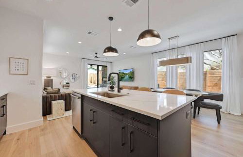 East Austin 5BR w Private Pool Rooftop & Views - Foto 12