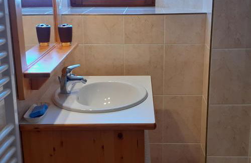 appartement edlweiss 4 pers dans gite"la maison d'augustin" classé 3 étoiles, la tour,73530 st jean d'arves - Foto 28