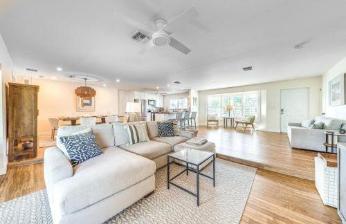 Location, Location! Stylish Home in Palm Beach! - Photo 1