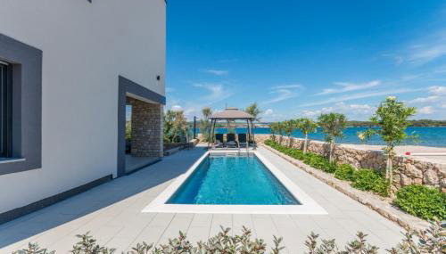 Royal House 1 - Photo 3