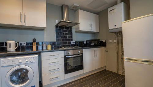 2 Bed-Town Centre-Free Parking - by Holiday Homes - Foto 5, stove