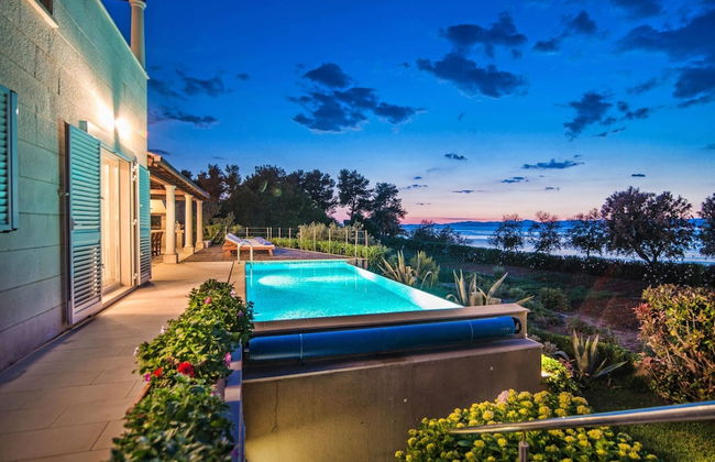 Beautiful Villa on the Island of Brac With Infinity Pool, Beach at 30 Meters - Foto 15