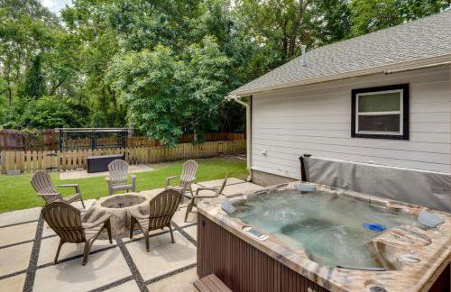 Hot Tub and Outdoor Kitchen Stylish Home in Bryan - Foto 24