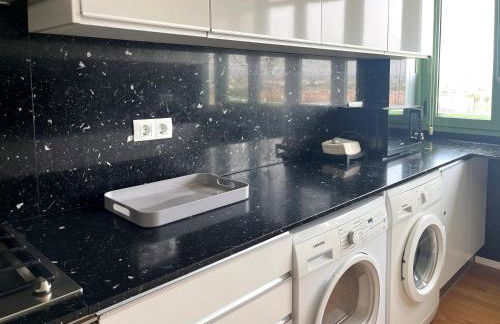 Stylish well-connected beachfront flat - Foto 36