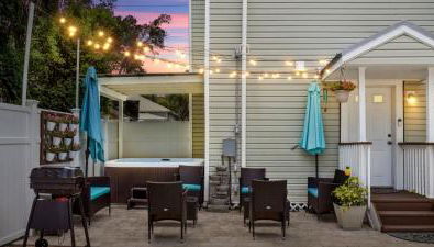 Hot tub- 80's Arcade- Pool table- Historic Downtown- 7 car parking - Foto 4, Garden view