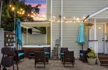 Hot tub- 80's Arcade- Pool table- Historic Downtown- 7 car parking - Foto 4