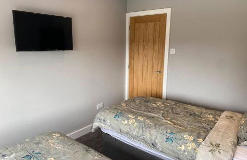 A modern, dog-friendly 3 bedrm canal side property - Photo 11